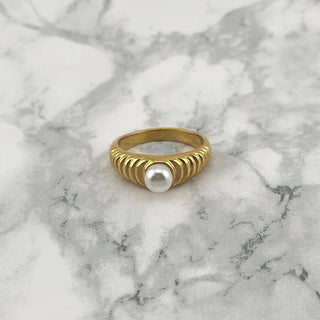 Perle Carved Ring