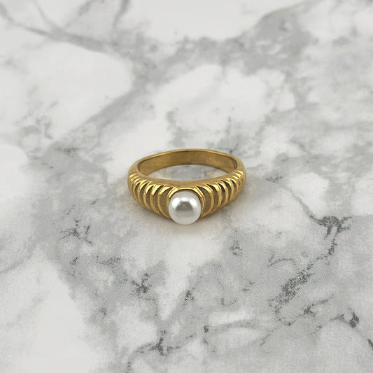 Perle Carved Ring