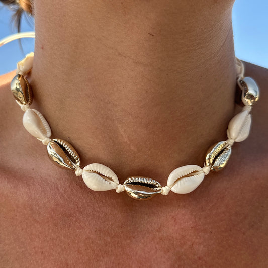 Goldene shell Halskette